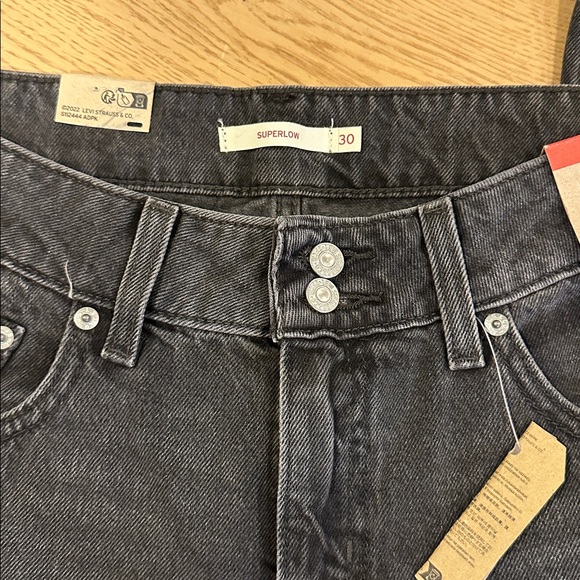 Levi's women super low loose jeans- mic dropped 30 NWT 30X32 - Picture 7 of 8